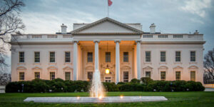 Carrie Prejean Boller évincée de la Commission de la liberté religieuse de la Maison Blanche suite à une dispute sur l'antisémitisme