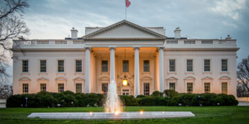 Carrie Prejean Boller évincée de la Commission de la liberté religieuse de la Maison Blanche suite à une dispute sur l'antisémitisme