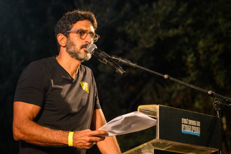 Dans une confrontation virale sur les réseaux sociaux, un aperçu du véritable Israël