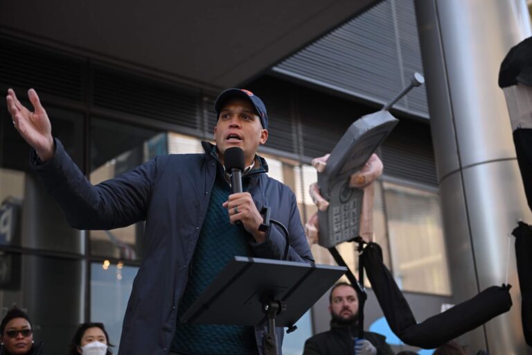 L'AIPAC essaie de faire dérailler ma campagne à la Chambre parce que je suis un juif qui défie Israël