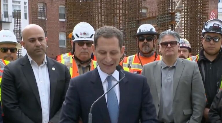 Le maire de San Francisco, Daniel Lurie, condamne le chant "Taxez les Juifs" entendu lors d'une manifestation