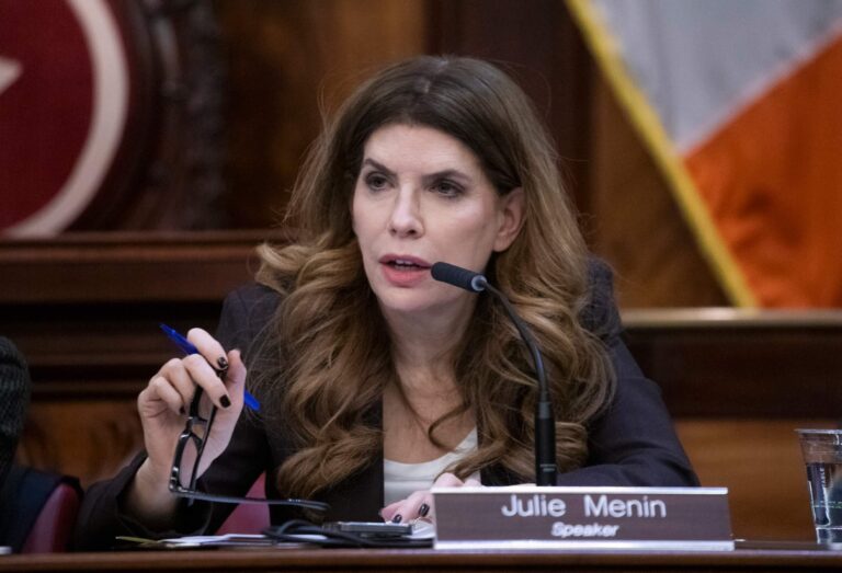 Le projet de loi de protestation contre la synagogue de New York charge la police d'élaborer un plan de protection. Mamdani ne s'est toujours pas engagé à signer