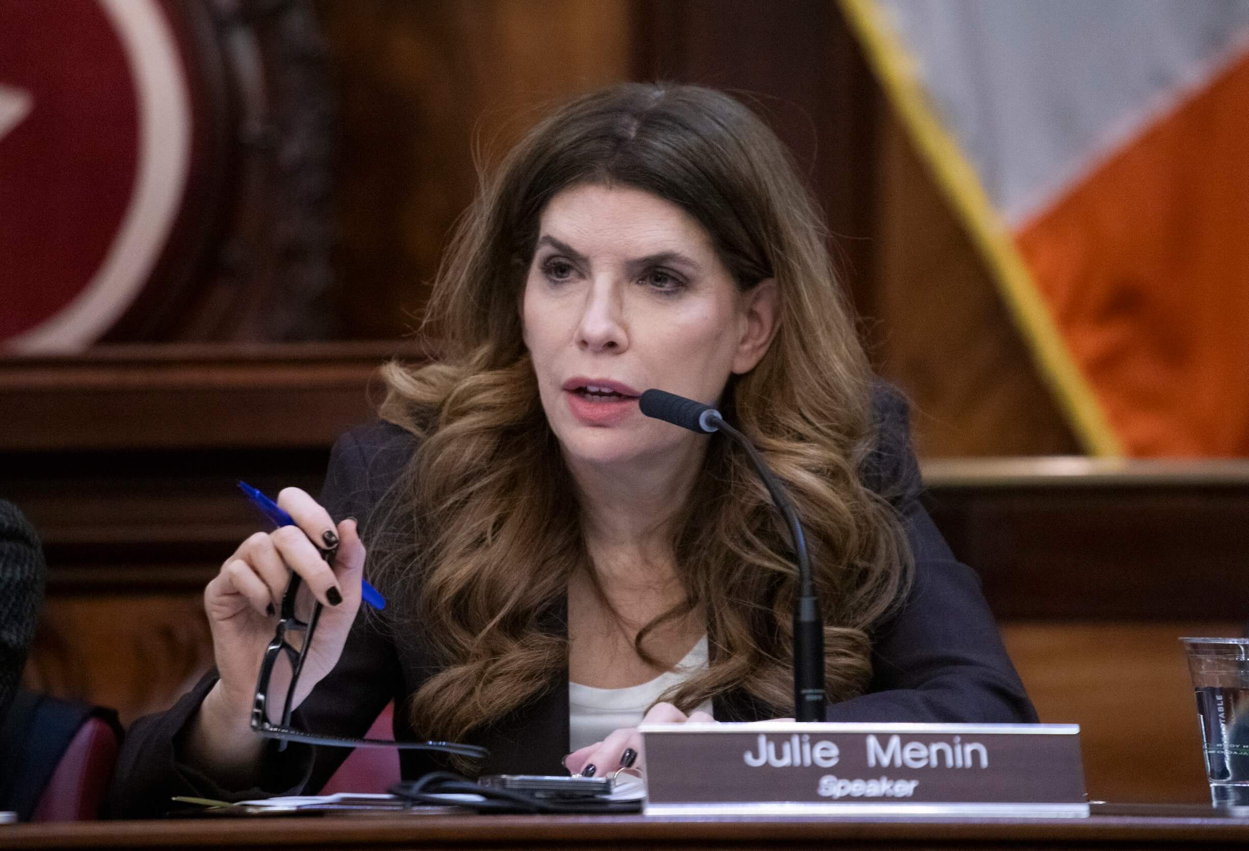 Le projet de loi de protestation contre la synagogue de New York charge la police d'élaborer un plan de protection. Mamdani ne s'est toujours pas engagé à signer