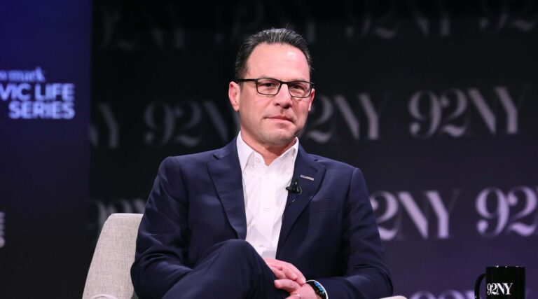 "Ne soyez pas une mauviette": Josh Shapiro et le procureur de Philadelphie Larry Krasner s'affrontent sur les comparaisons entre l'ICE et les nazis