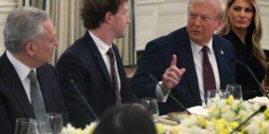 Pour les titans de l’industrie de l’Allemagne nazie et de l’Amérique de Trump, le silence et la complicité permettent l’autoritarisme