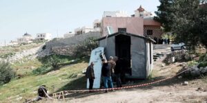 Cinq autres tués par des missiles iraniens alors que des éclats d'obus tombent sur Ben Gourion, freinant davantage de vols