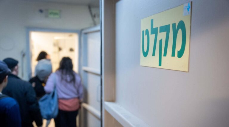 Dans la guerre de missiles menée par Israël, certaines familles se réfugient dans des abris. D’autres n’ont nulle part où aller.