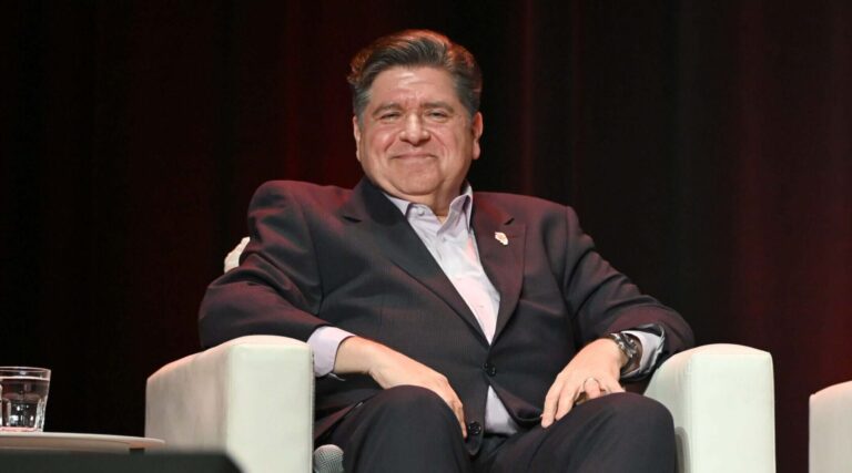JB Pritzker a déjà fait un don à l'AIPAC. Maintenant, il dit qu’il ne veut rien avoir à faire avec ça.