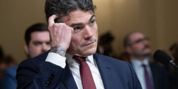 Joe Kent, actuellement sous enquête, insinue à Tucker Carlson qu'Israël aurait pu tuer Charlie Kirk pour attiser la guerre en Iran