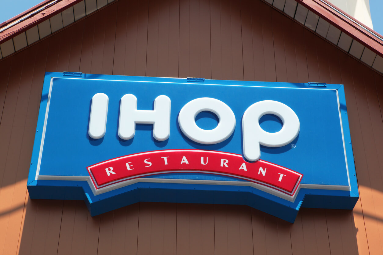 L'IHOP nie avoir invité le candidat républicain de Floride qui a déclaré que « les Américains ne devraient pas mourir pour Israël »