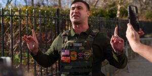 Le 6 janvier, le manifestant Jake Lang a renoncé à son judaïsme pour courtiser l'extrême droite. Cela ne fonctionne pas.