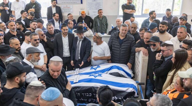 Le Hezbollah entre dans la guerre en Iran et tire sur le nord d'Israël, alors que les responsables américains affirment que de nouveaux combats sont à venir