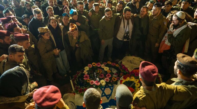 Le soldat israélo-américain Moshe Katz, tué lors d'un tir de roquette au Liban, repose sur le mont Herzl
