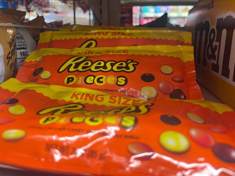 Les Reese's Pieces sont désormais casher pareve. Les carnivores se réjouissent.