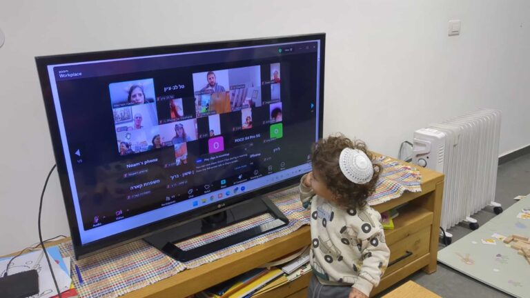 Pourim fait preuve de créativité en Israël, avec des festivités clandestines