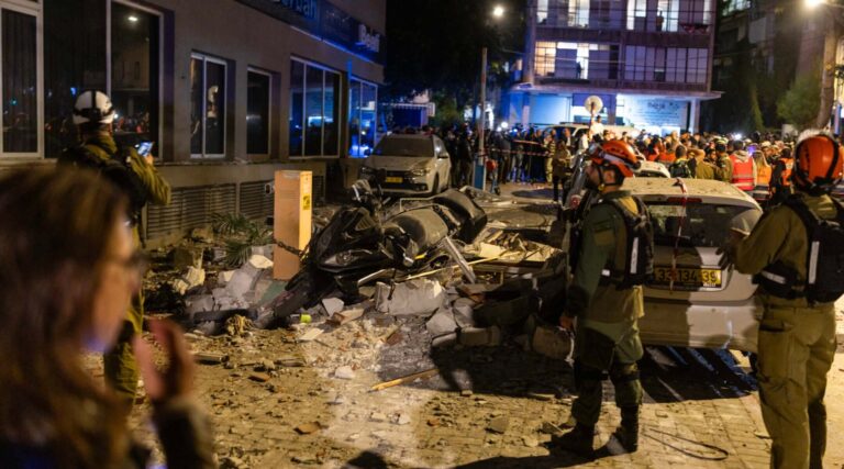 Un couple israélien tué par une bombe à fragmentation iranienne alors qu'Israël continue d'assassiner des responsables iraniens