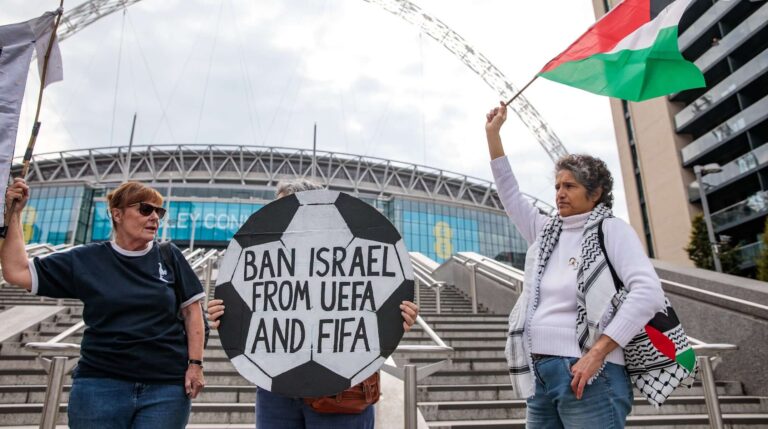 L'envoyé de Trump pour l'antisémitisme déclare que les États-Unis interdiront les participants à la Coupe du monde liés à l'antisémitisme à l'étranger