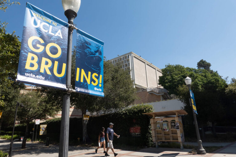 Le gouvernement étudiant de l'UCLA condamne le campus Hillel pour avoir hébergé un ancien otage
