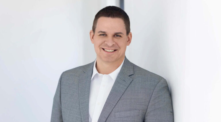 Les démocrates du Michigan nomment Eli Savit, procureur juif progressiste, au poste de procureur général de l'État