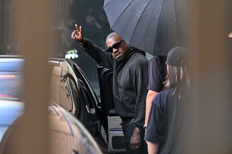 Les sponsors se retirent du festival qui avait invité Kanye West à faire la une malgré des antécédents d'antisémitisme