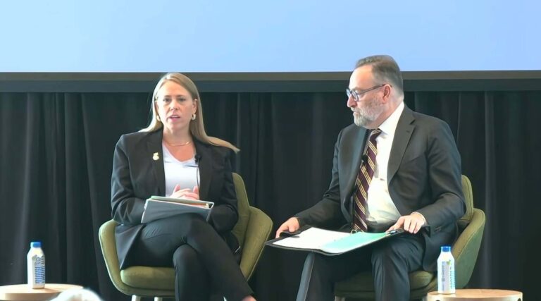 Lors d'une conférence sur l'antisémitisme à Harvard, un responsable de Trump défend la stratégie juridique de la "liste des Juifs" dans l'affaire Penn