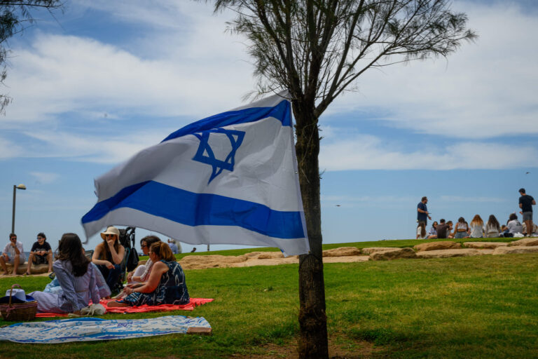 Marquant le jour le plus joyeux d'Israël avec une angoisse quant à l'avenir du pays