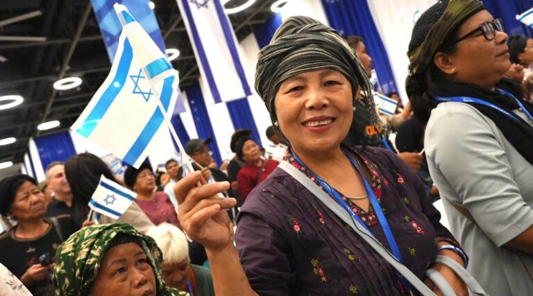 Plus de 200 Bnei Menashe émigrent d'Inde vers Israël, les premiers à faire le voyage depuis des années