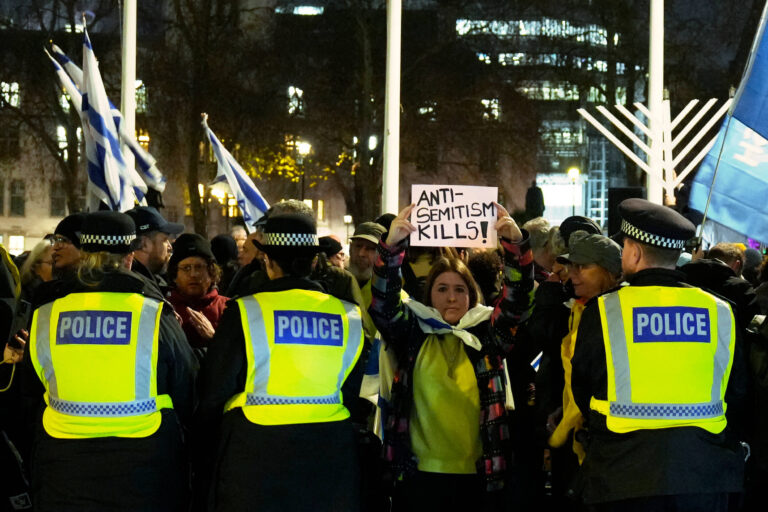 Qui est responsable de cet antisémitisme meurtrier ? Tout le monde détestera la réponse