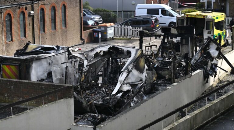 Trois autres hommes arrêtés lors de l'incendie criminel d'ambulances appartenant aux services d'urgence juifs à Londres