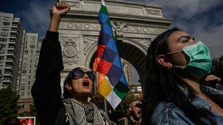 Un ancien professeur de Columbia demande aux étudiants de NYU d'apprendre du Hamas lors d'un événement hors campus