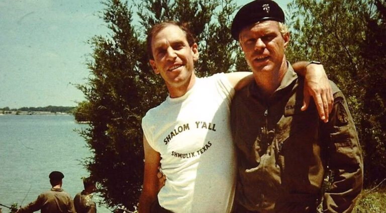 Un film perdu du réalisateur israélien de série B Sam Firstenberg retrouve une nouvelle vie