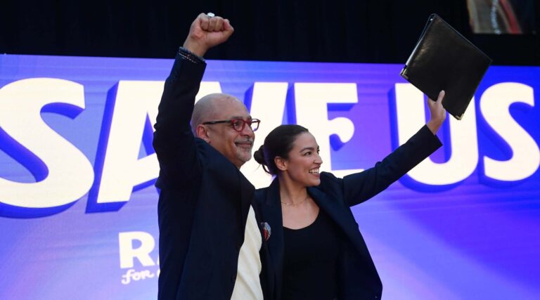 Avec le soutien de l'AOC et son message anti-israélien, Chris Rabb se bat pour un siège aux portes ouvertes à Philadelphie