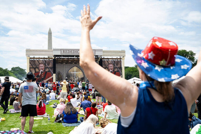 Lors du réveil chrétien de Trump au National Mall, un rabbin a défendu la cause juive de l'Amérique