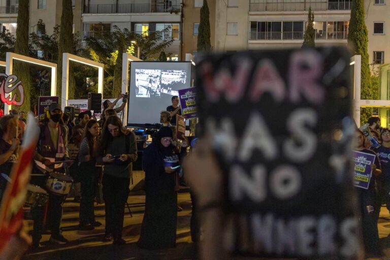 Soutenir la paix est-il illégal en Israël ? Une arrestation choquante vaut un avertissement