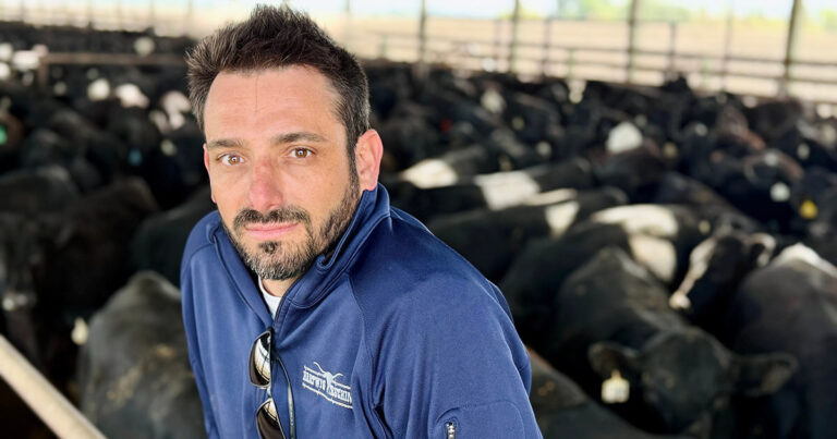 Un agriculteur juif a inauguré la construction d’une synagogue dans un champ de maïs de l’Illinois. Ses voisins sont venus l'aider.