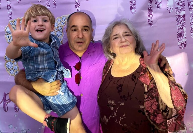 שילאַ רײַך, באַליבטע ייִדיש־לערערין אין לאָס־אַנדזשעלעס, איז אַוועקSheila Reich, professeur de yiddish bien-aimée de Los Angeles, est décédée
