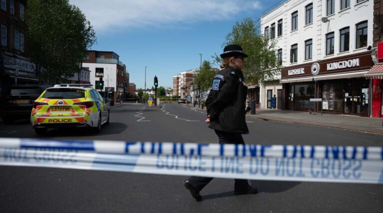 Les dirigeants juifs britanniques exigent des réponses après qu’un journal d’un groupe de police musulman qualifie le sionisme de forme de haine