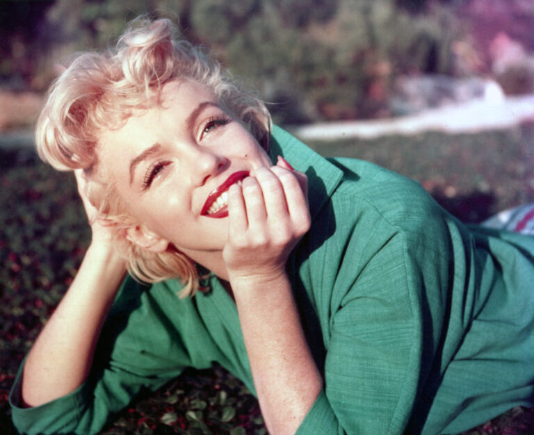 Marilyn Monroe aurait 100 ans aujourd'hui. Est-ce qu'on accorde trop d'importance à sa conversion ?