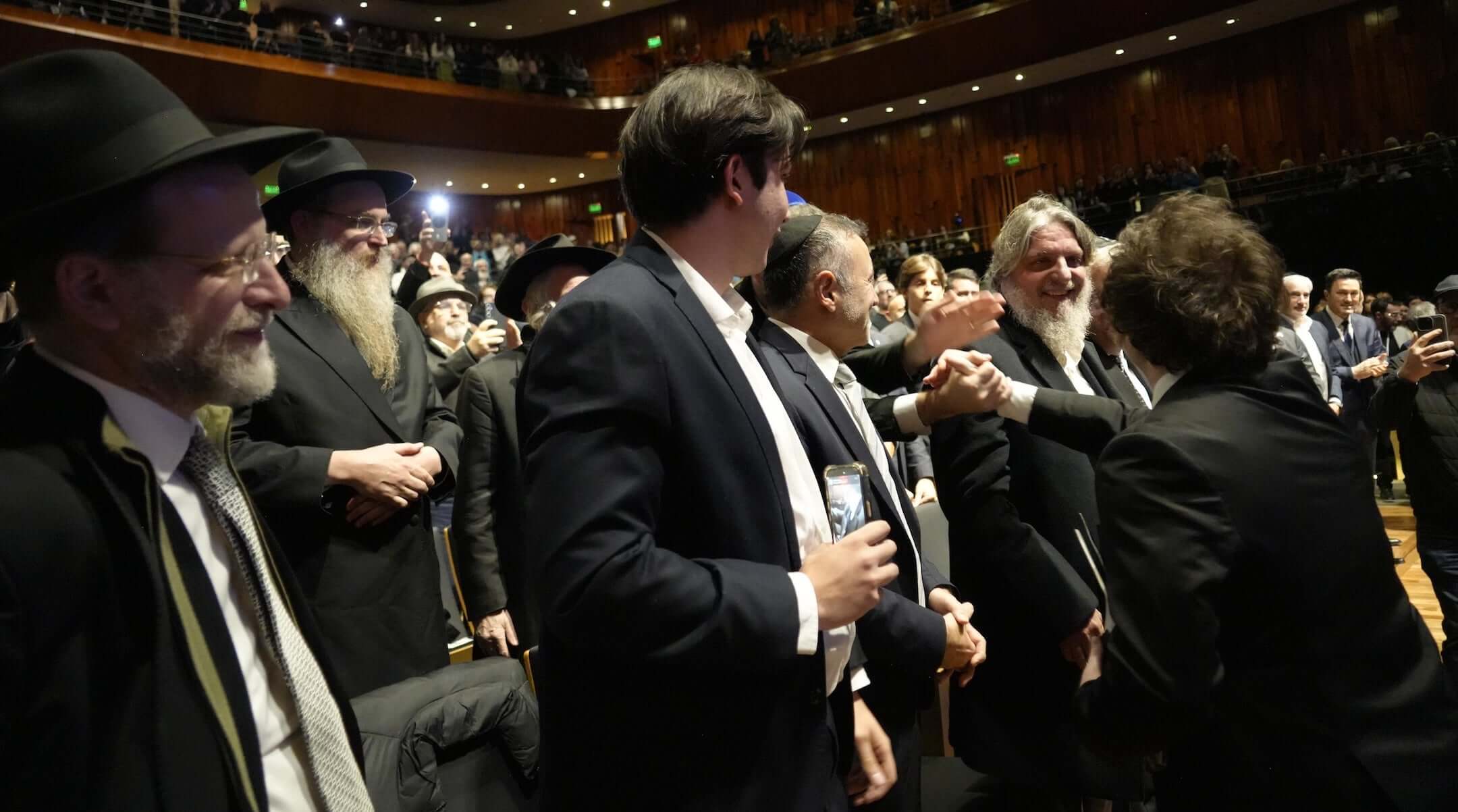Milei fait l'éloge des "valeurs judéo-chrétiennes" lors d'un événement Habad alors que l'Argentine courtise les Juifs européens
