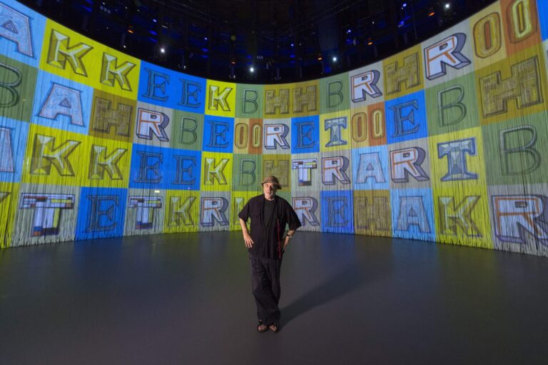 Toujours à l'esprit agité, l'architecte et designer né à Tel Aviv, Ron Arad, continue de se réinventer et de réinventer son art.