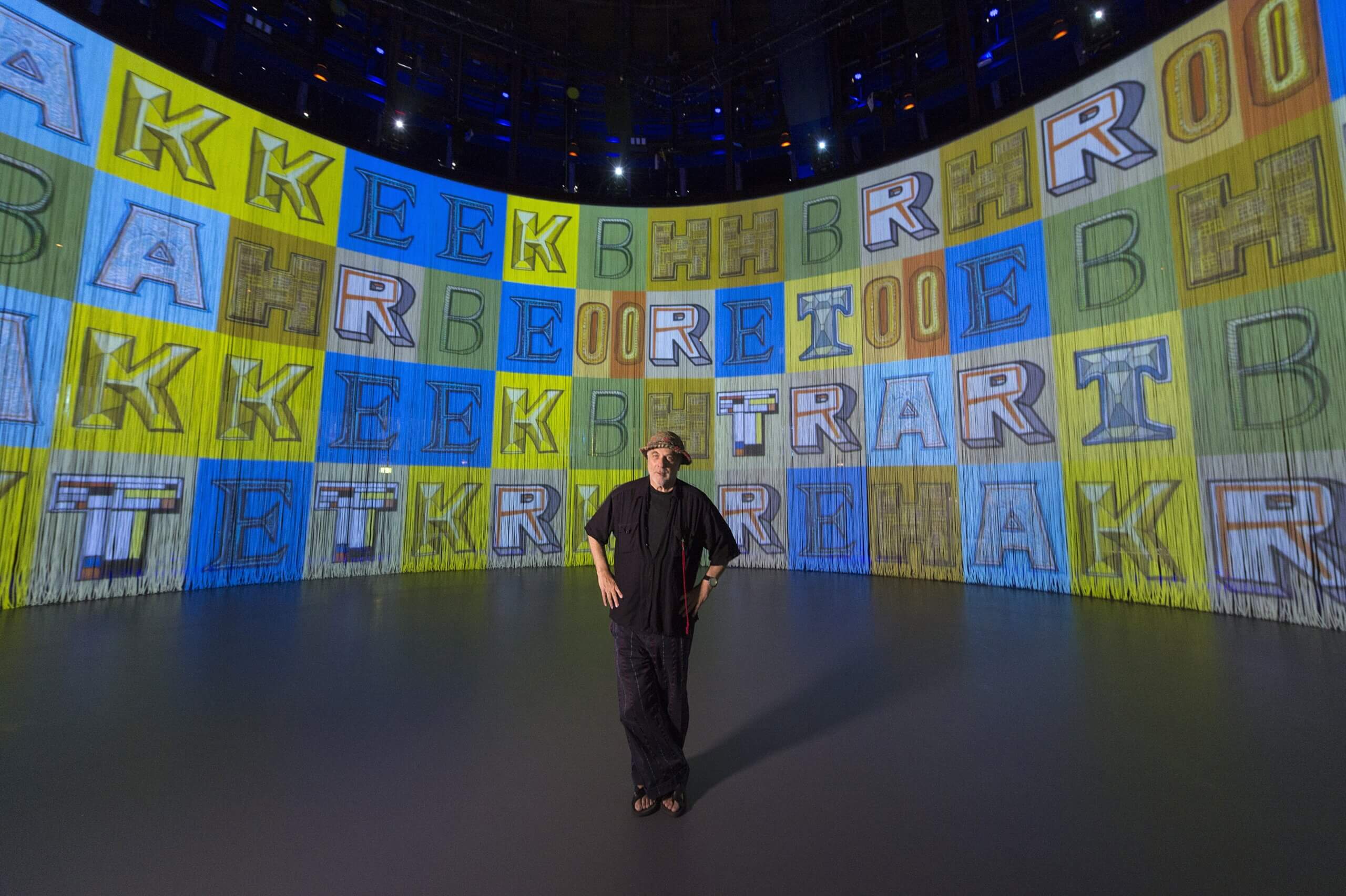 Toujours à l'esprit agité, l'architecte et designer né à Tel Aviv, Ron Arad, continue de se réinventer et de réinventer son art.