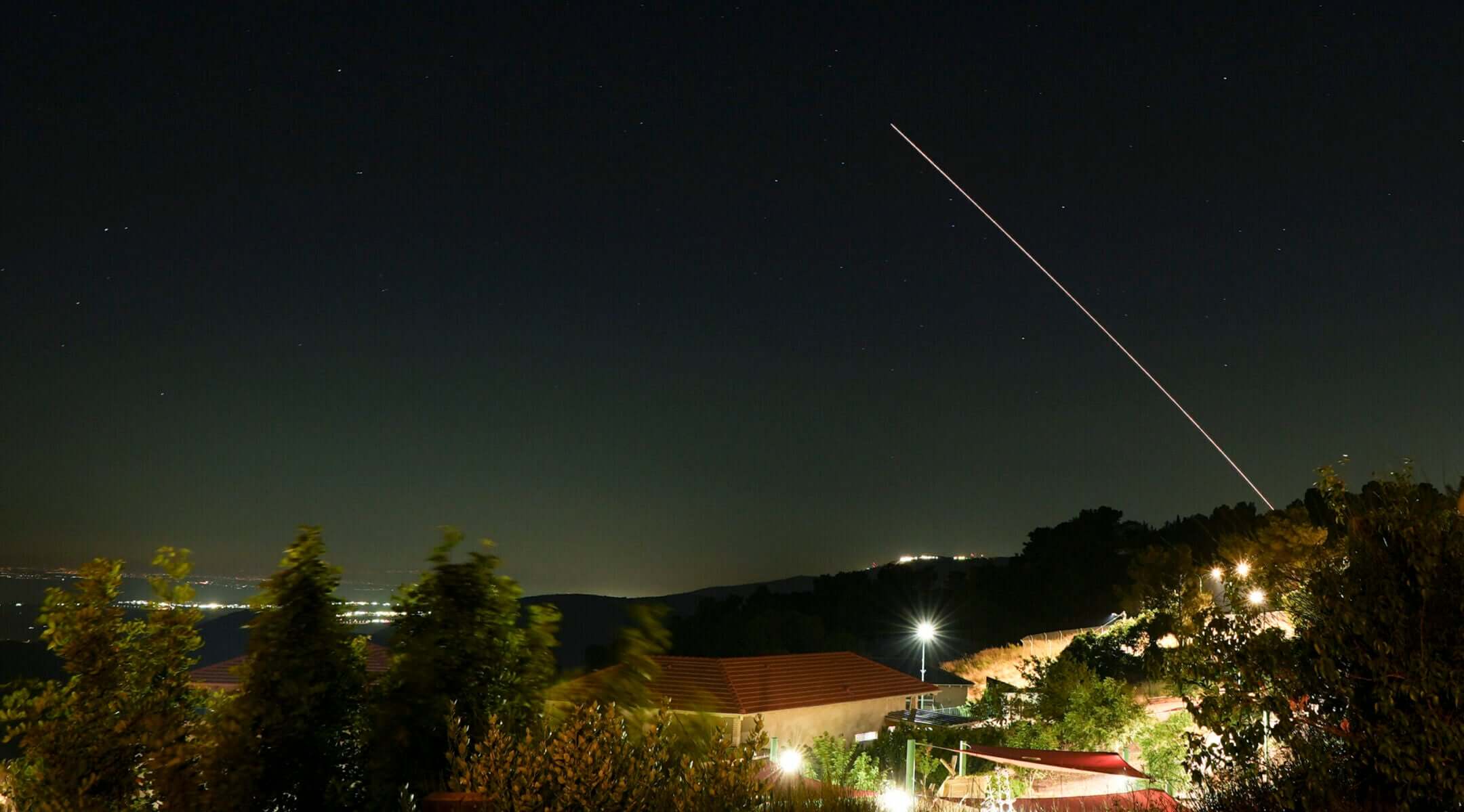 Trump exhorte l'Iran à conclure un accord après que l'Iran a tiré des missiles sur Israël pour la première fois en 2 mois