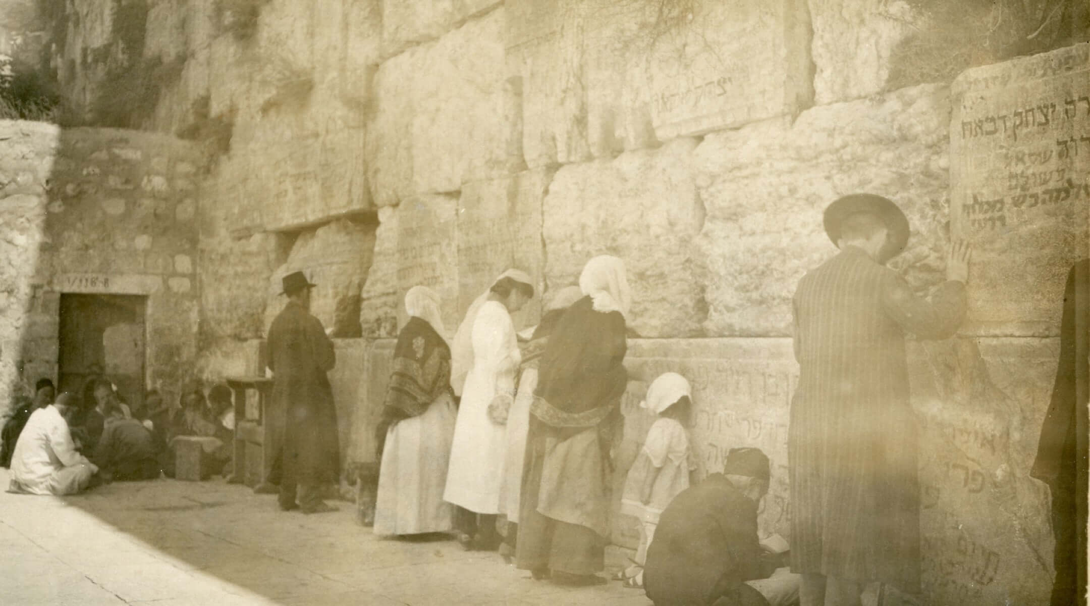 Un album photo centenaire de Jérusalem déclenche la recherche d’images oubliées du Mur Occidental
