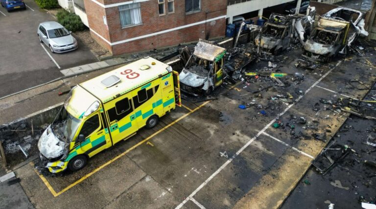 Un cinquième homme inculpé lors de l'incendie criminel des ambulances Hatzola à Londres en mars