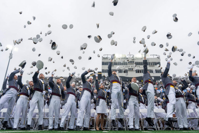 West Point a diplômé plus de cadets juifs cette année que jamais auparavant, selon un dirigeant juif