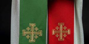 Un trésor de dessins : revue des motifs de broderie les plus populaires sur les chasubles
