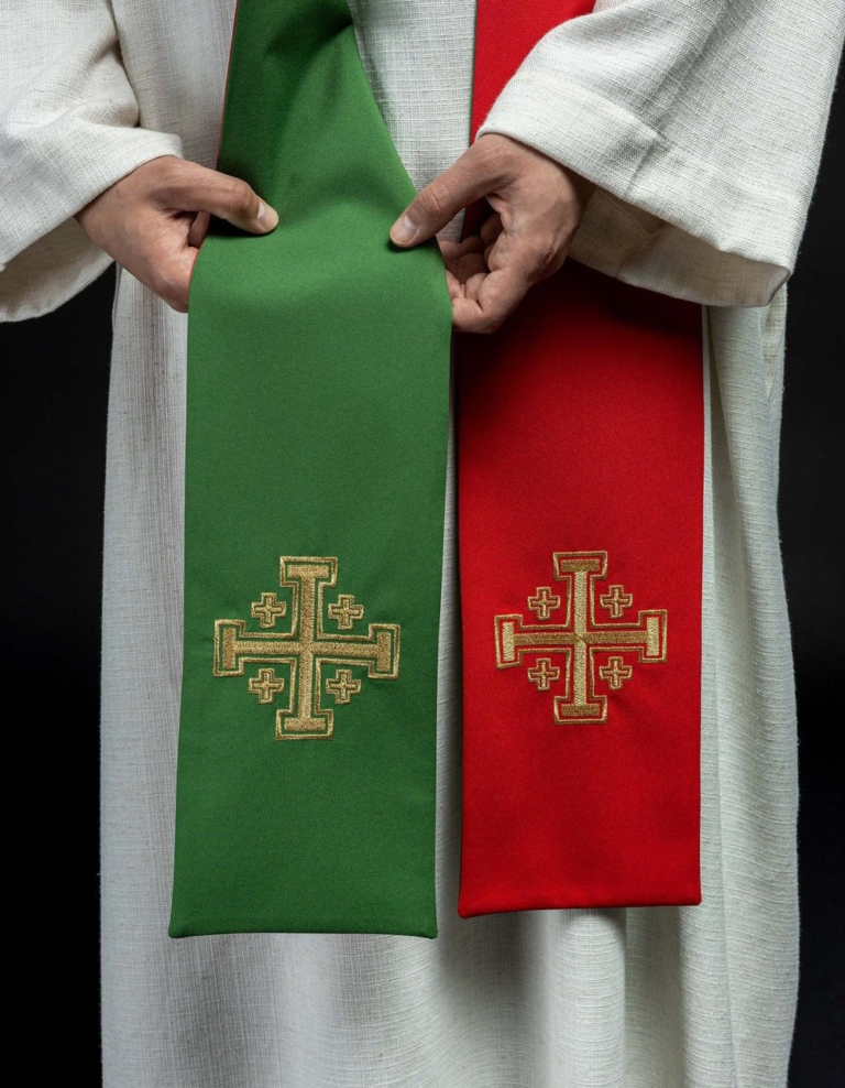 Un trésor de dessins : revue des motifs de broderie les plus populaires sur les chasubles