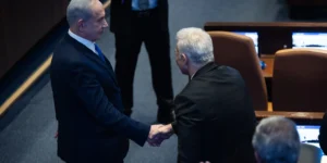 Netanyahu et Lapid se réunissent pour discuter d&rsquo;une situation sécuritaire sensible avant les élections