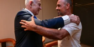 Netanyahou salue le « héros » israélien alors que les passagers de Flydubai rentrent chez eux en toute sécurité
