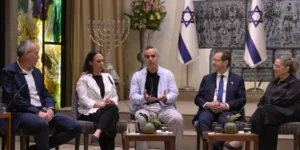 Transmettre ces histoires constitue une mission nationale immensément importante, selon l&rsquo;ancien otage Omri Miran